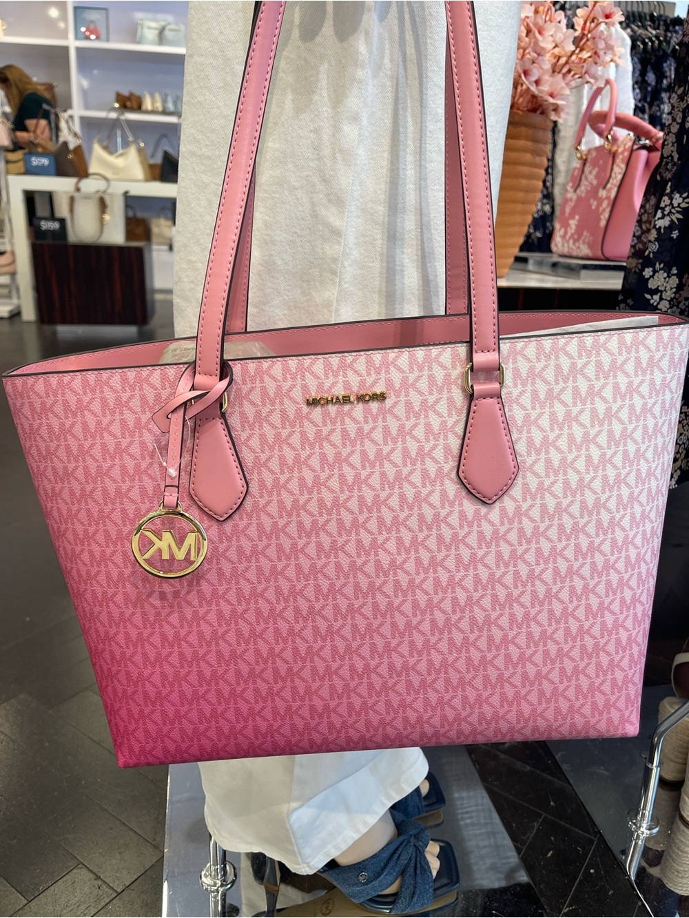 MICHAEL MICHAEL KORS SHEILA
CARNATION LG Multifunctional TOTE bag 
Carnation
NWT - Picture 11 of 16